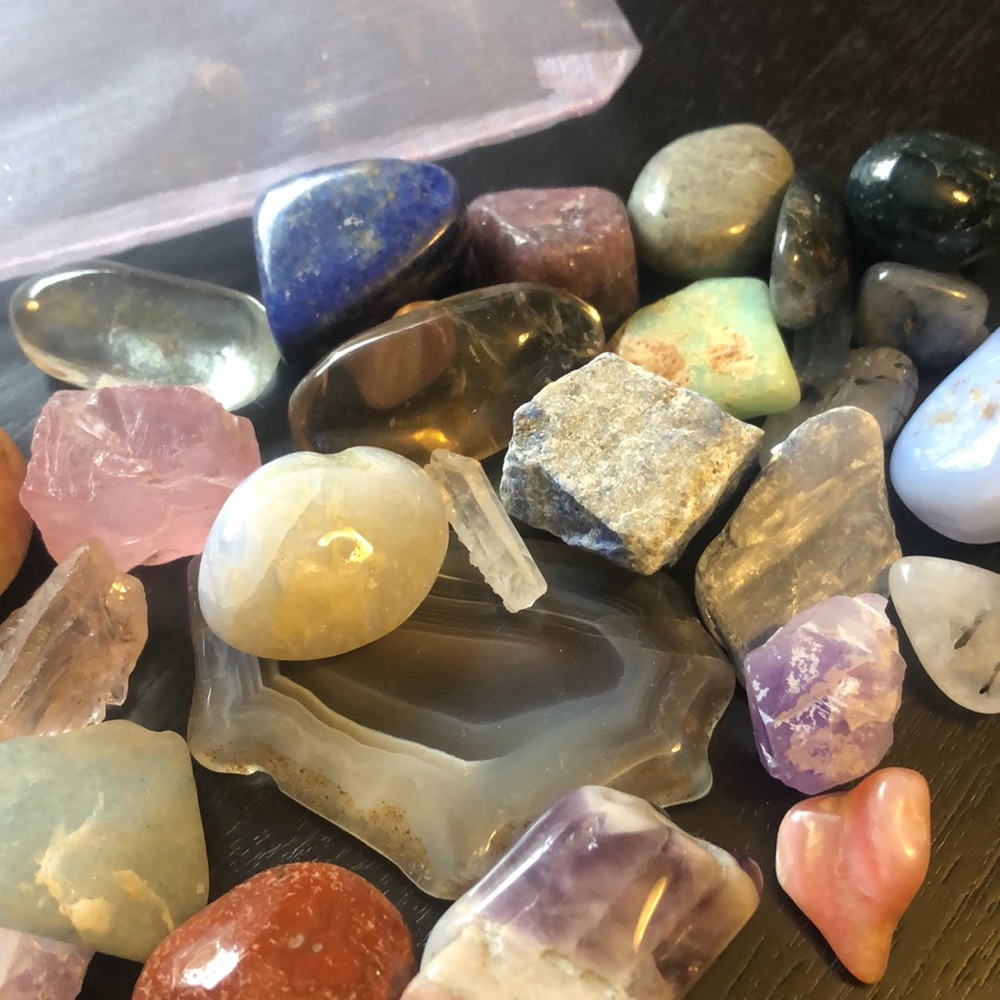 Mixed bundle of tumbled stones. - Picture 4 of 7